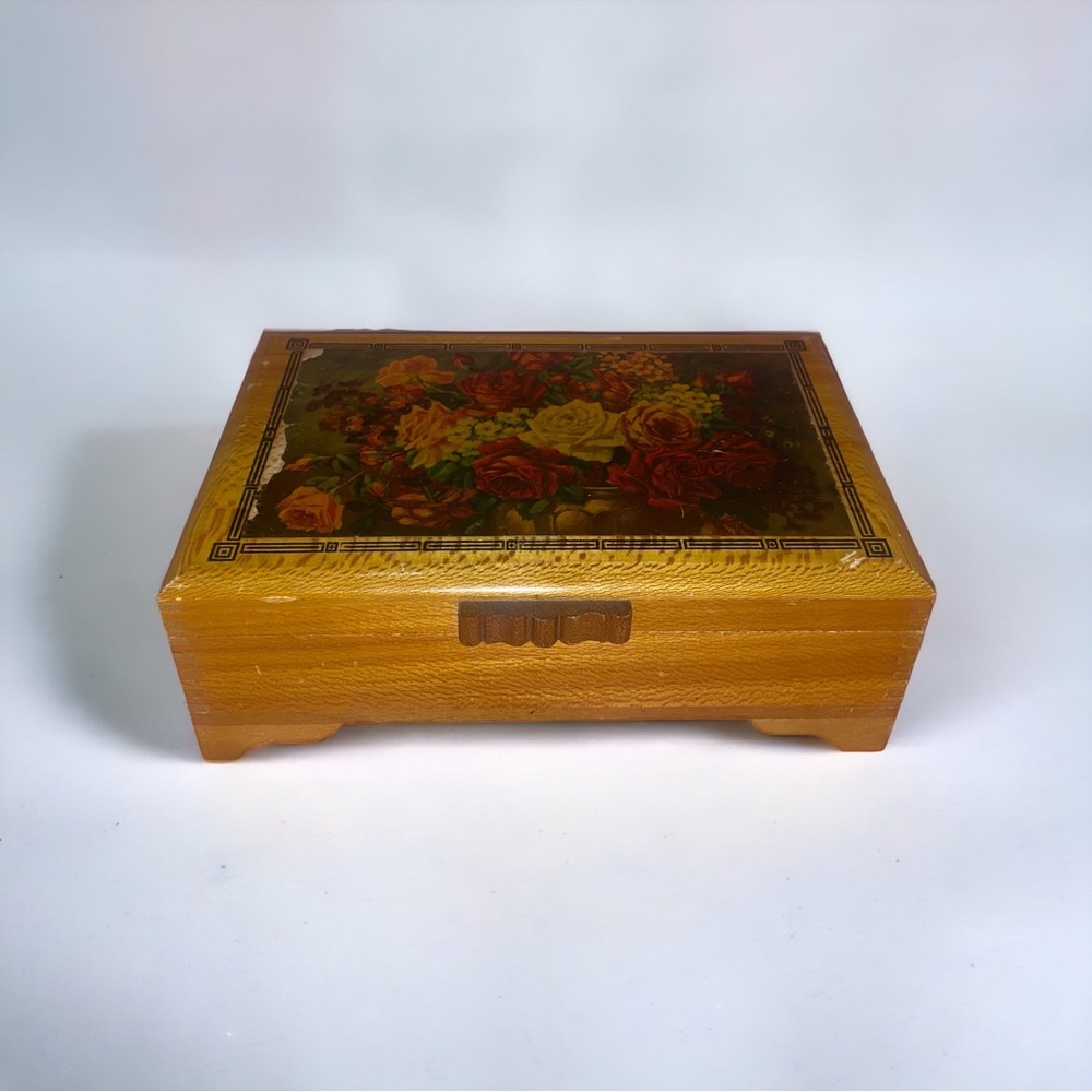 Vintage Dreamy Jewelry Box